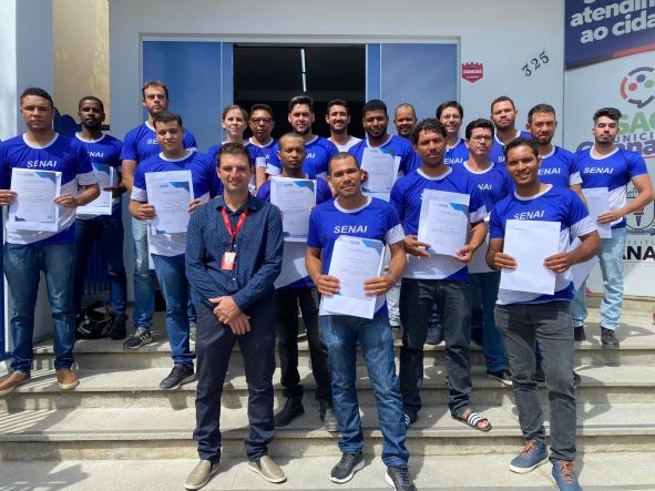 SDE de Guanambi e SENAI realizam a entrega do certificado de conclusão do curso formação para eletricistas de rede de distribuição