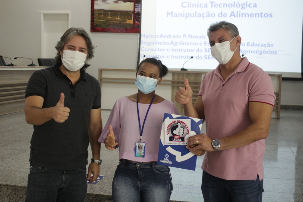 Secretaria de Desenvolvimento Econômico realiza entrega das carteirinhas dos ambulantes e oferece ao público palestras em parceria com o SEBRAE