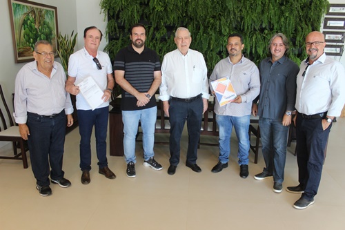 Prefeito Nilo Coelho e secretários lançam o Edital da 2ª Feira de Negócios de Guanambi, que será realizada em abril